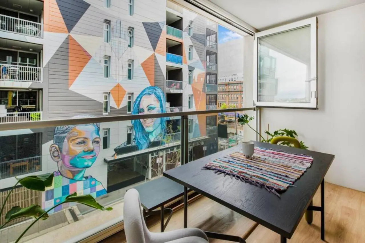 Cityscape on Morphett - Central CBD Stay with Pool — photo 2