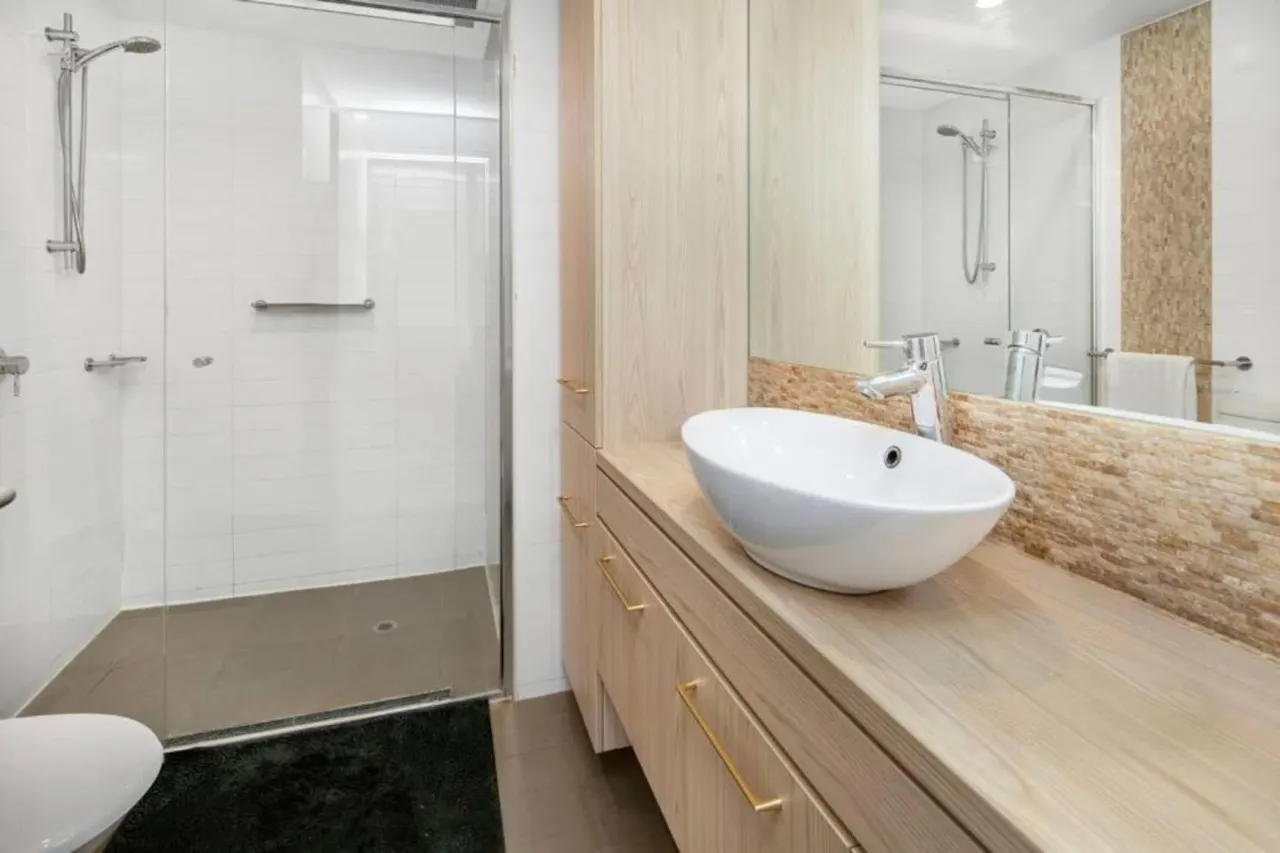 Cityscape on Morphett - Central CBD Stay with Pool 11