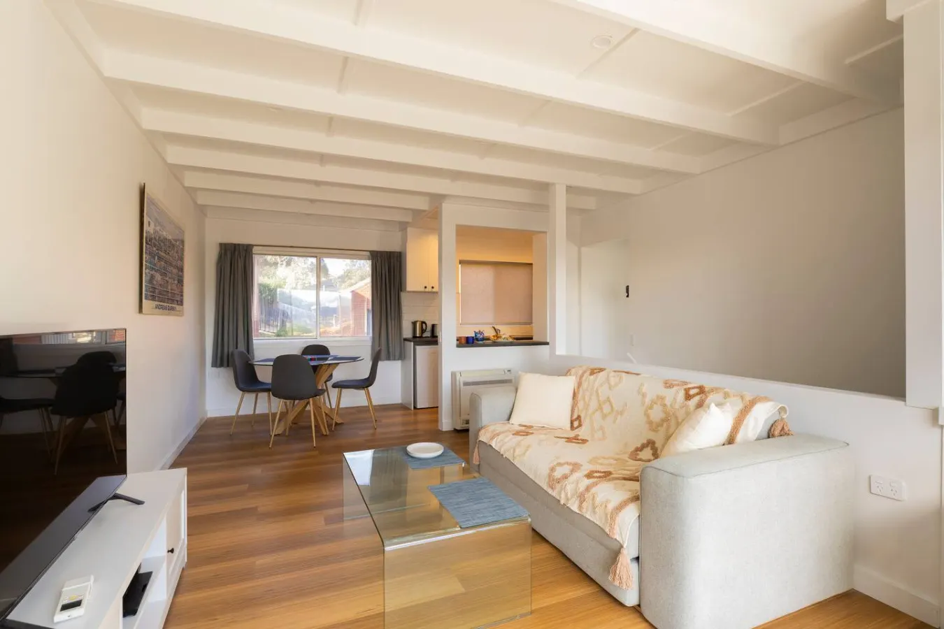 Renovated two-level Sandy Bay apartment 10