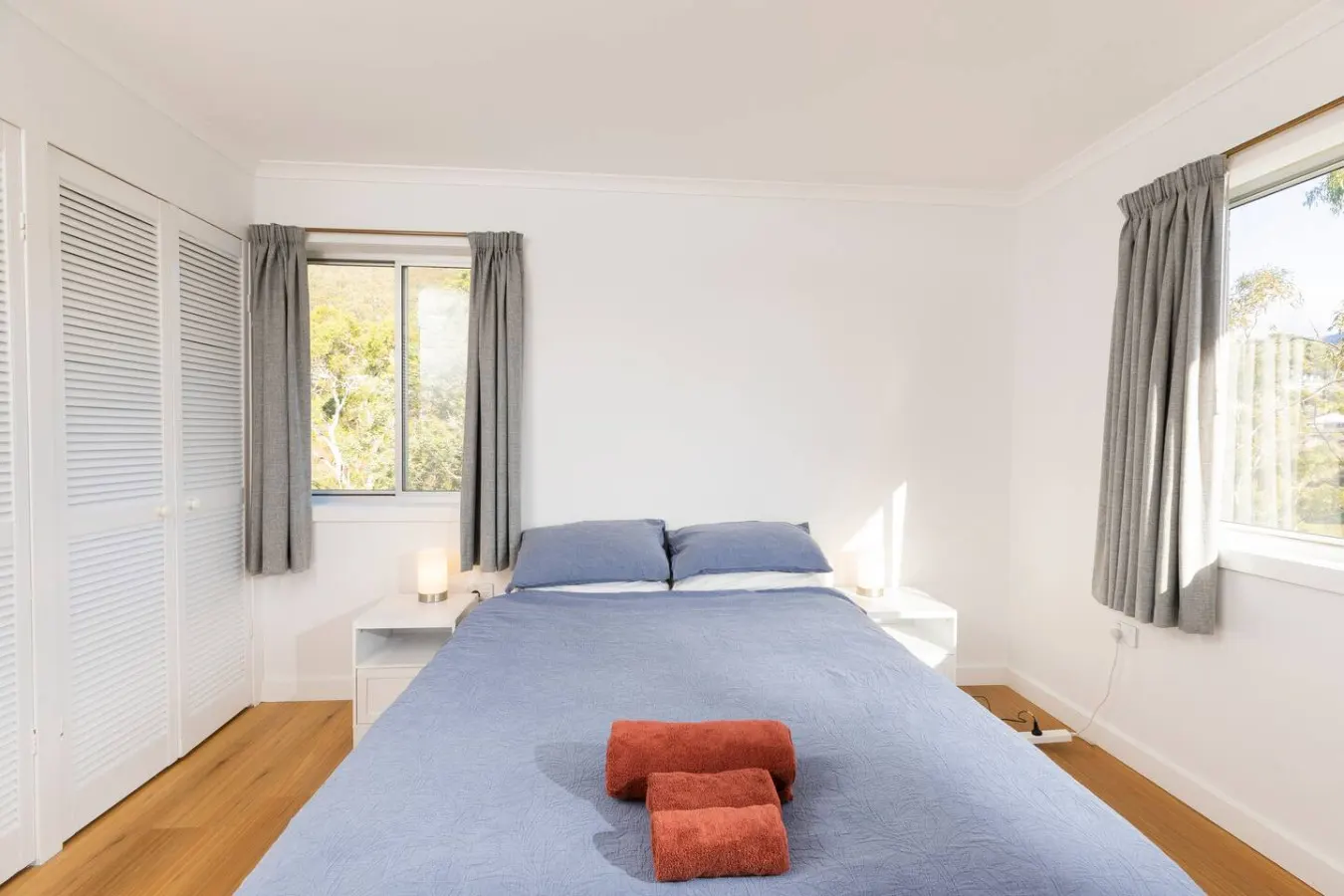 Renovated two-level Sandy Bay apartment 11