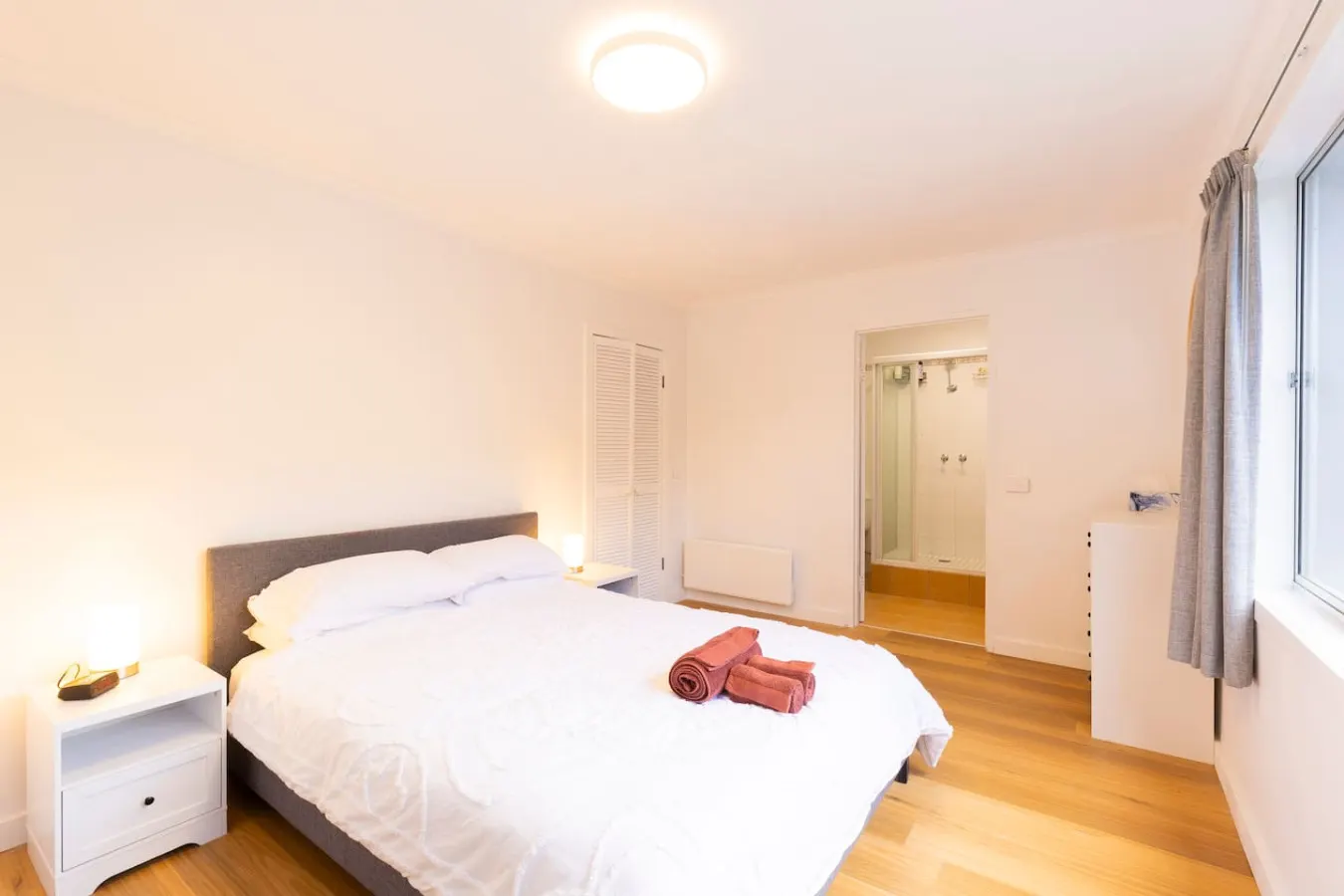 Renovated two-level Sandy Bay apartment 12