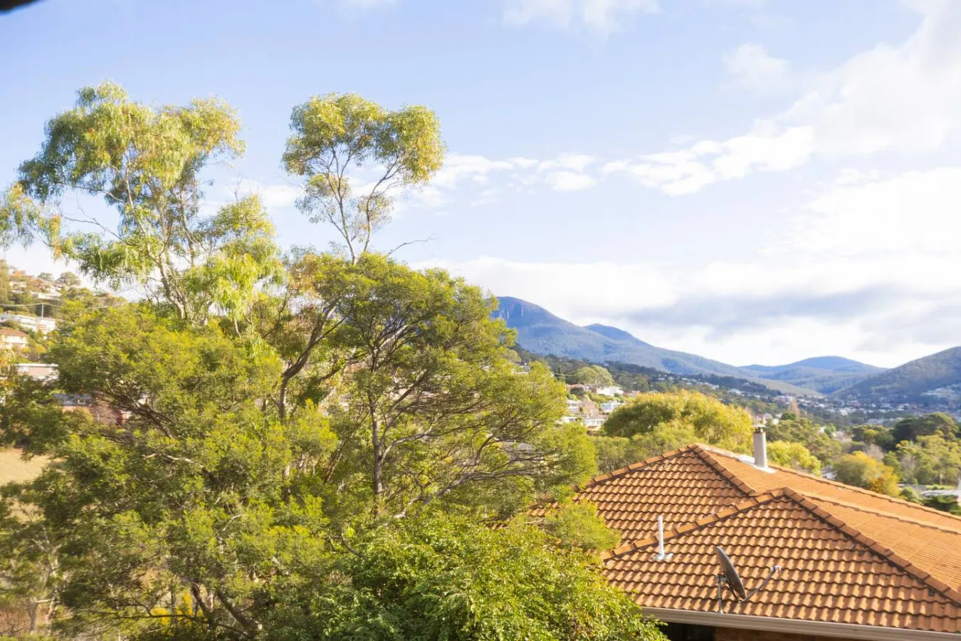 Renovated two-level Sandy Bay apartment 14