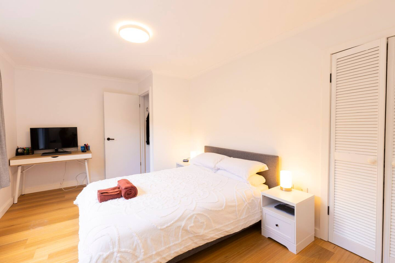 Renovated two-level Sandy Bay apartment 3