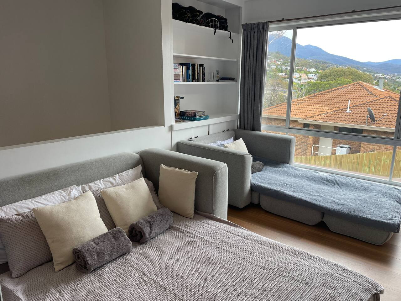 Renovated two-level Sandy Bay apartment 5