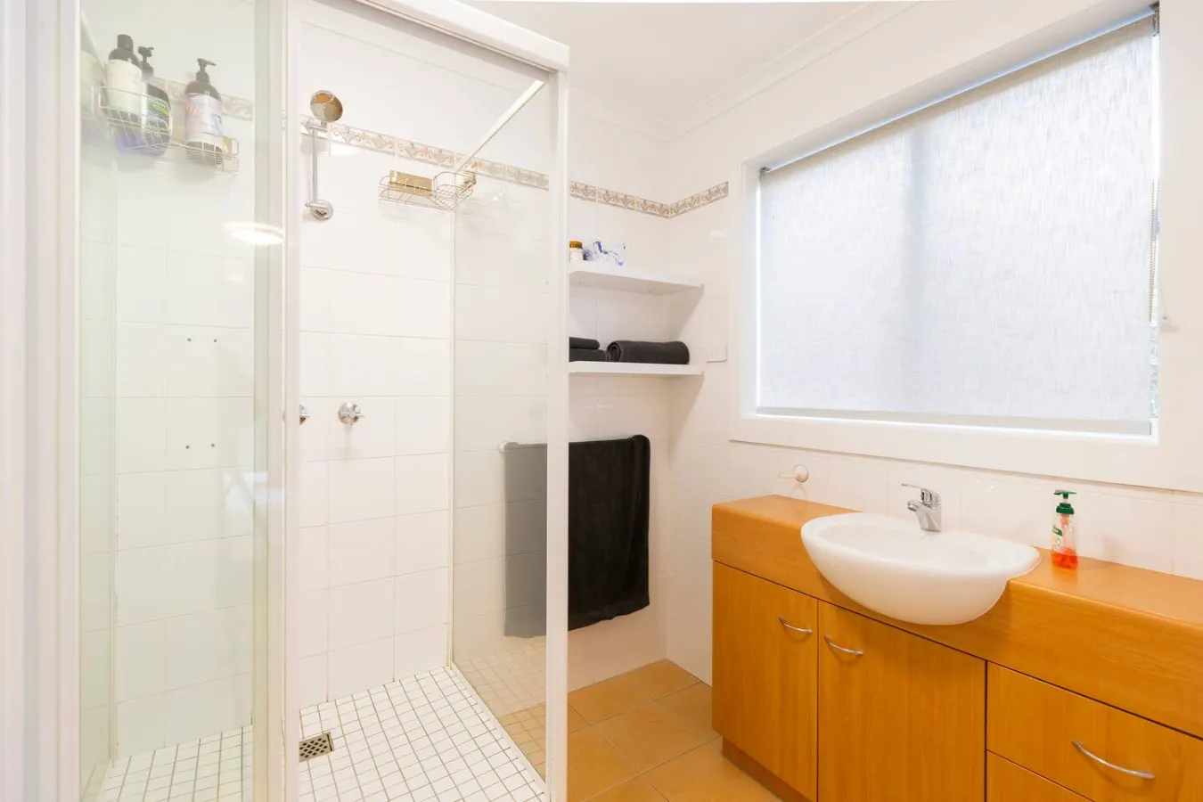 Renovated two-level Sandy Bay apartment 8