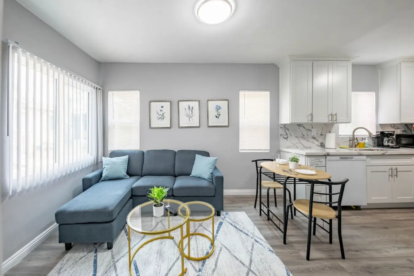 Cute, Quiet Cottage with Laundry,Work Space