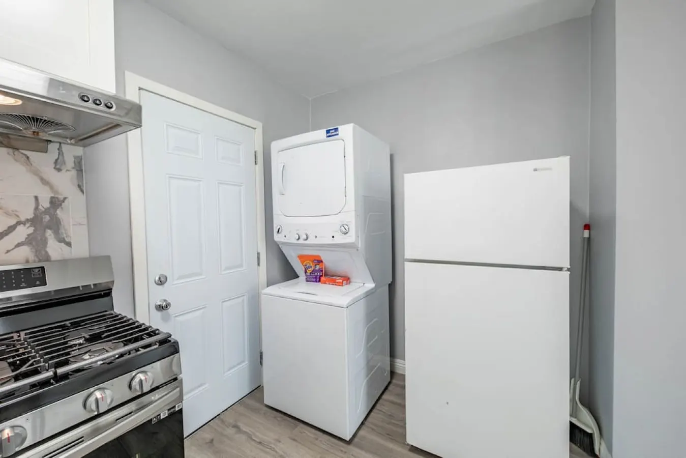 Cute, Quiet Cottage with Laundry,Work Space 17