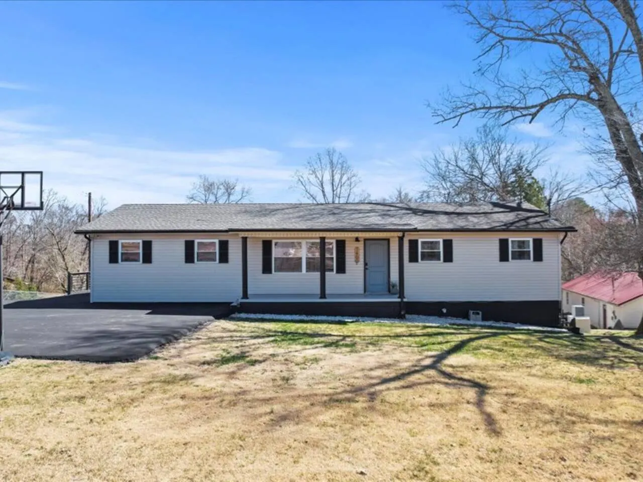 Knox Retreat ~ Cozy Home w/ Outdoor Entertainment 9