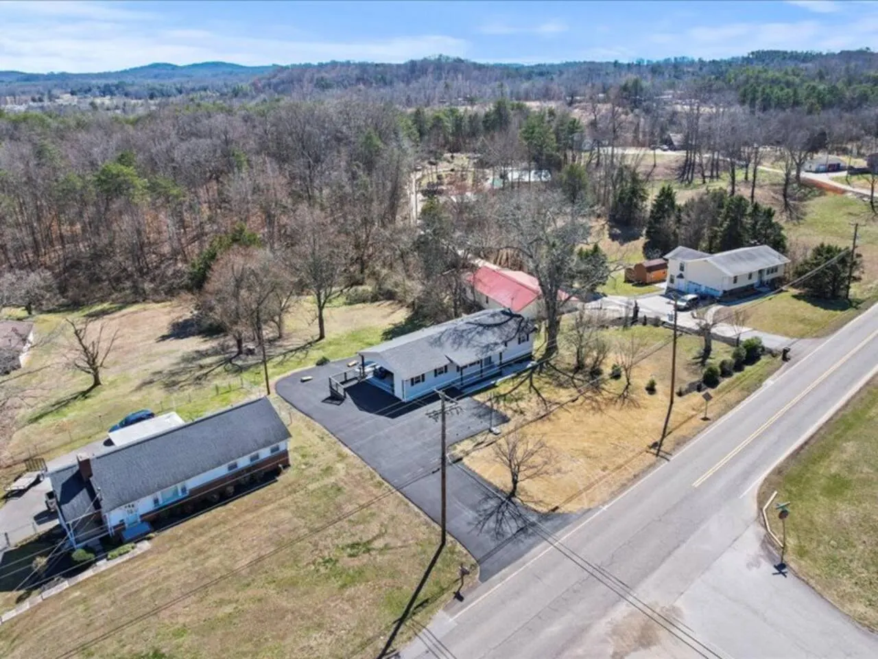 Knox Retreat ~ Cozy Home w/ Outdoor Entertainment 11