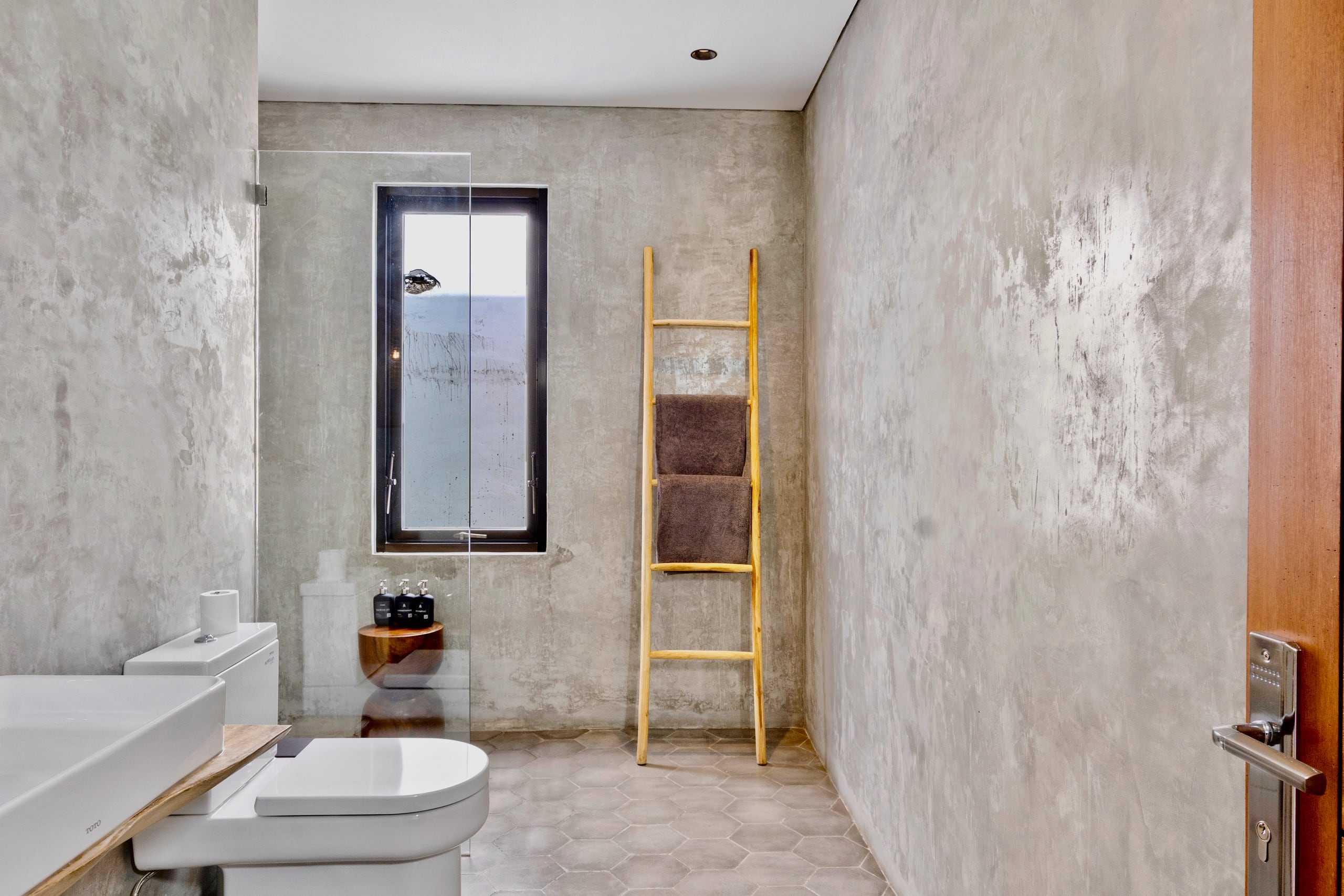 Dreamy Couple's Escape – Villa with Enclosed Pool — photo 5
