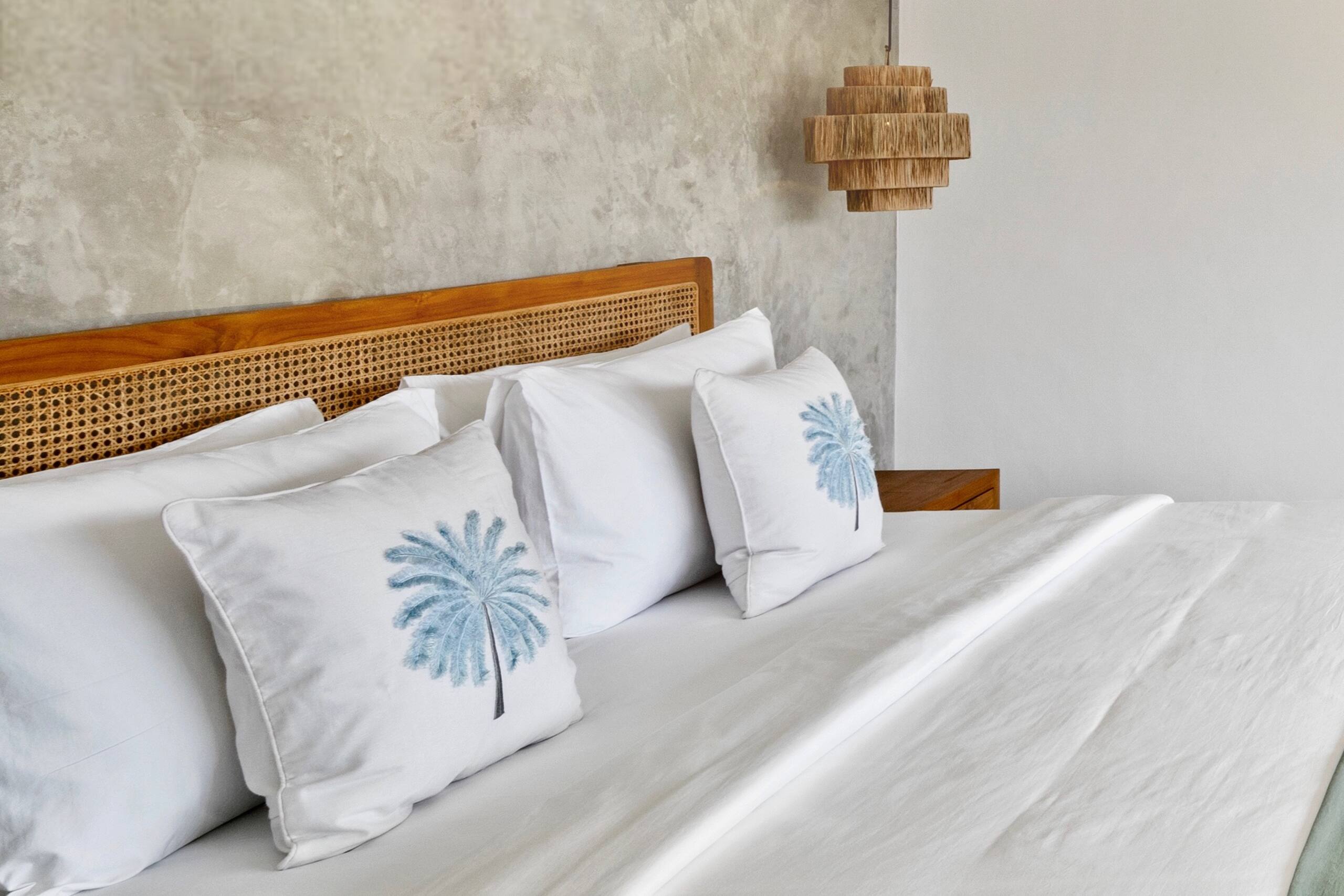 Dreamy Couple's Escape – Villa with Enclosed Pool 15