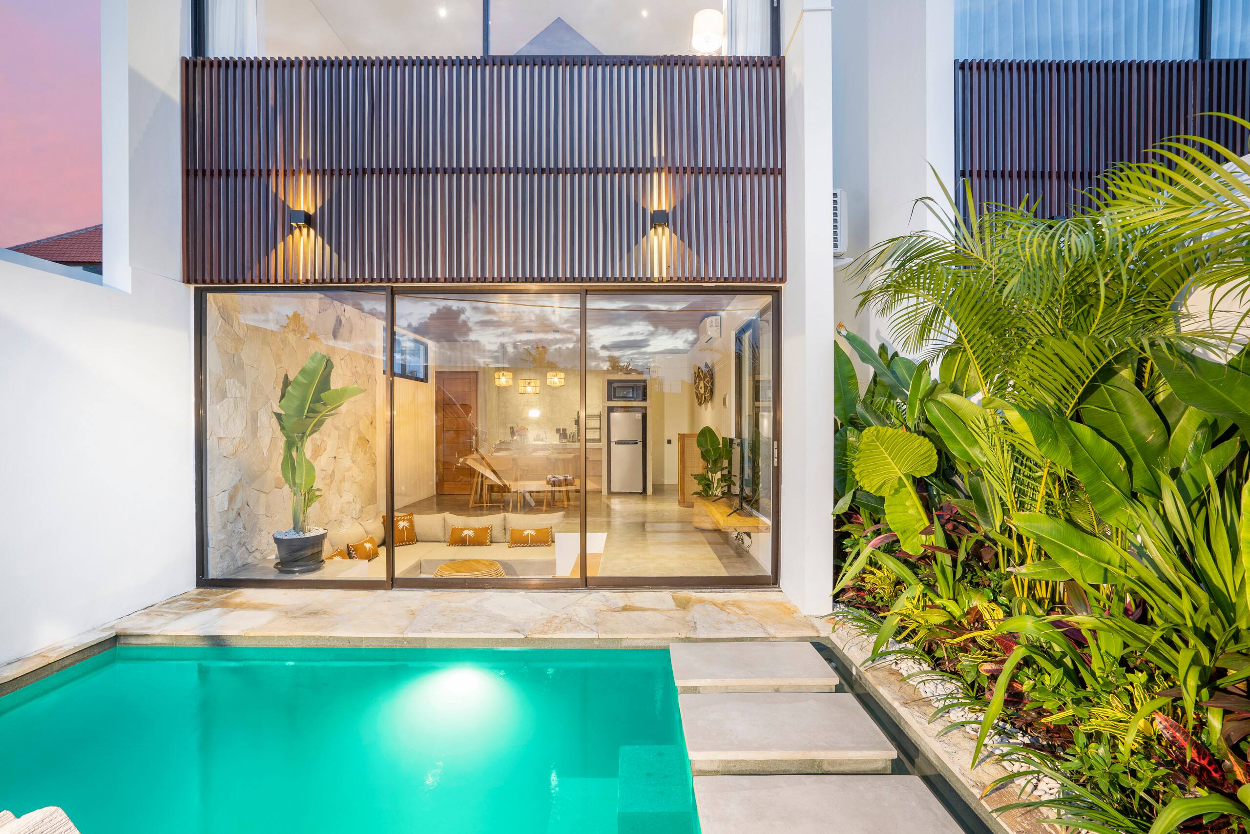 Dreamy Couple's Escape – Villa with Enclosed Pool 22