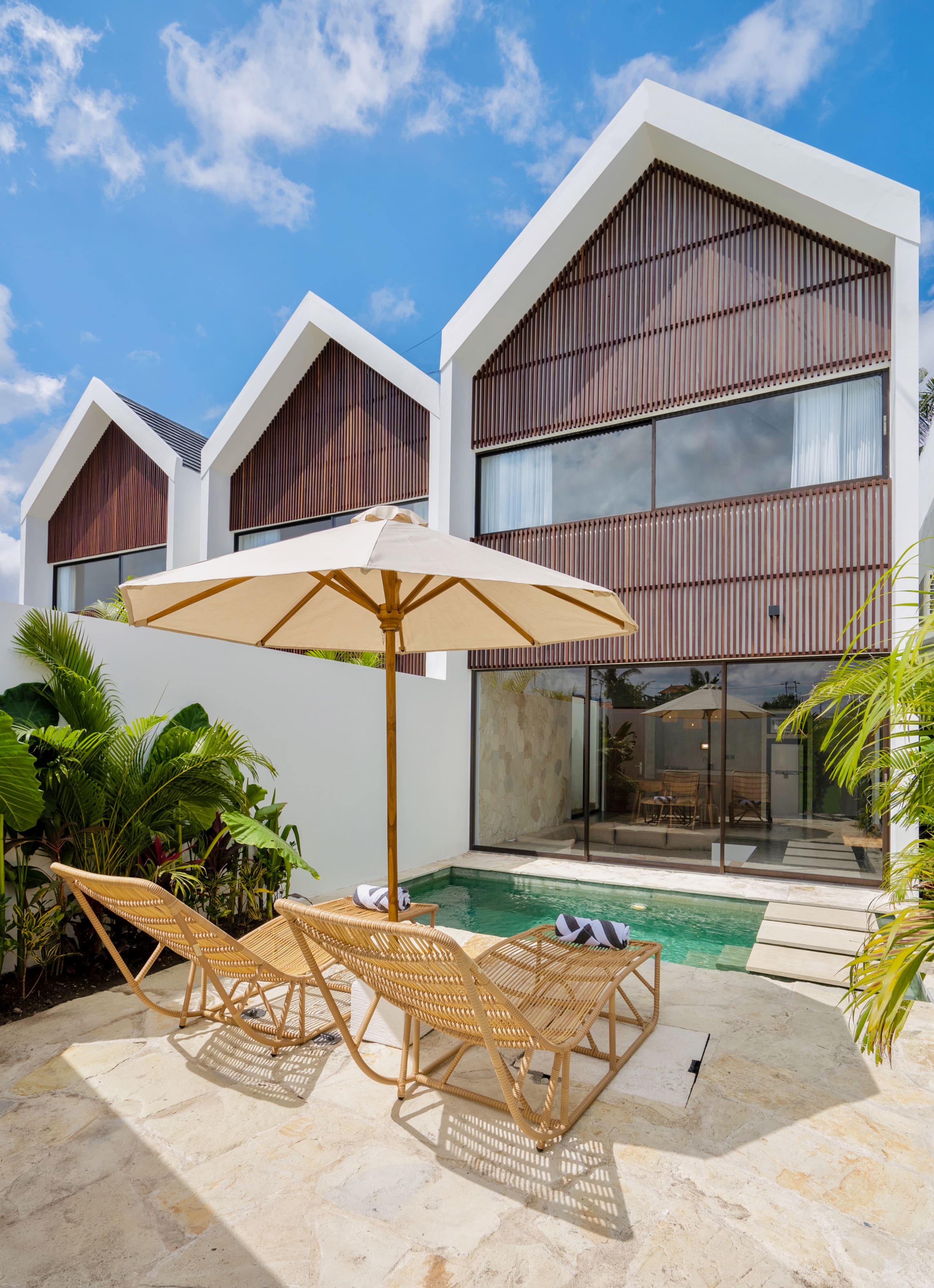 Dreamy Couple's Escape – Villa with Enclosed Pool — photo 2
