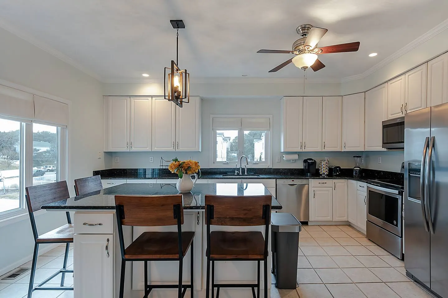 Chic’s Beach Home Sleeps 12 + 30 Day Stay 11