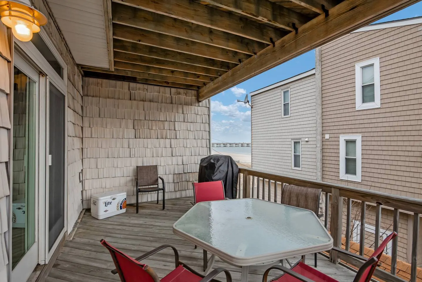 Chic’s Beach Home Sleeps 12 + 30 Day Stay 16
