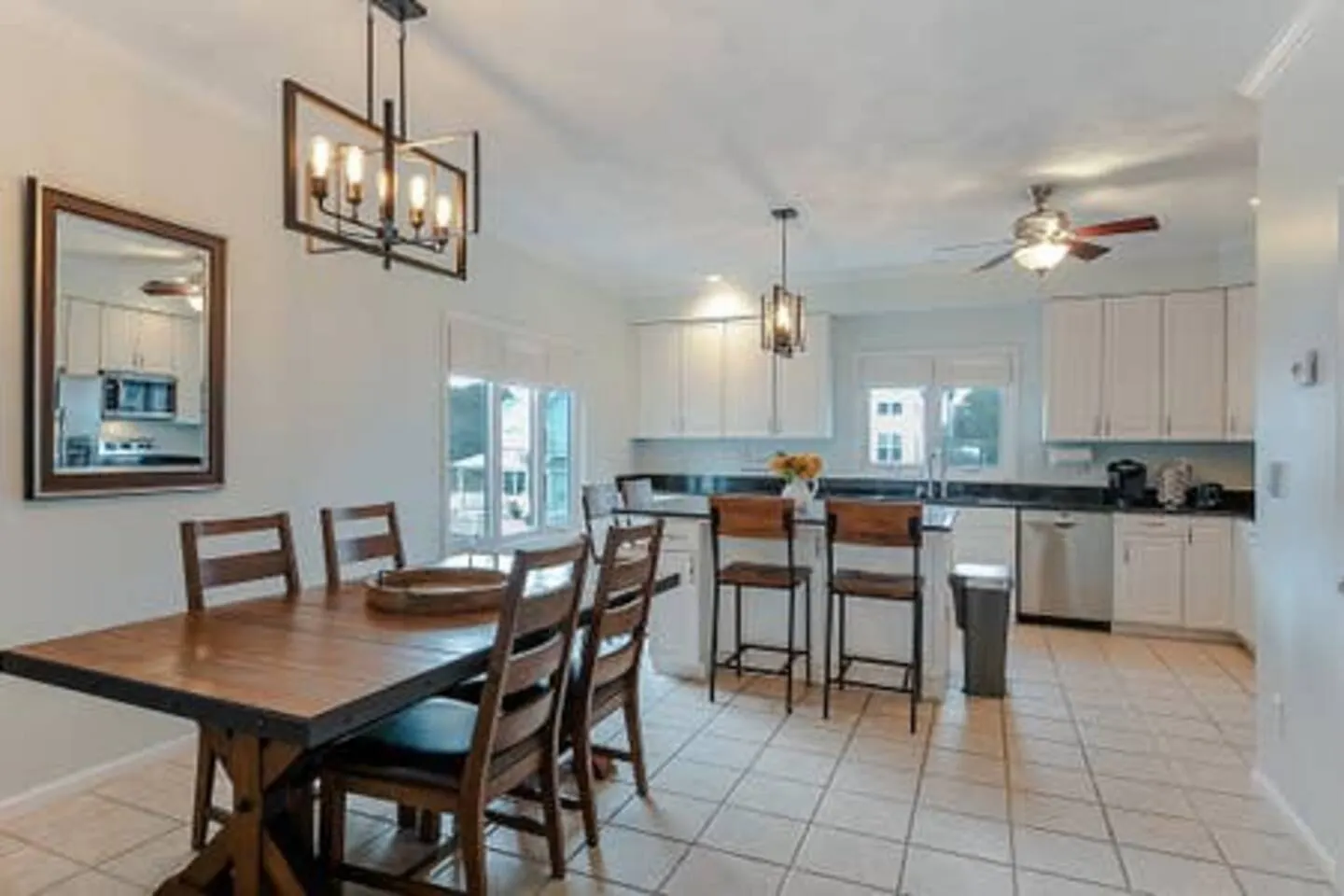 Chic’s Beach Home Sleeps 12 + 30 Day Stay 17