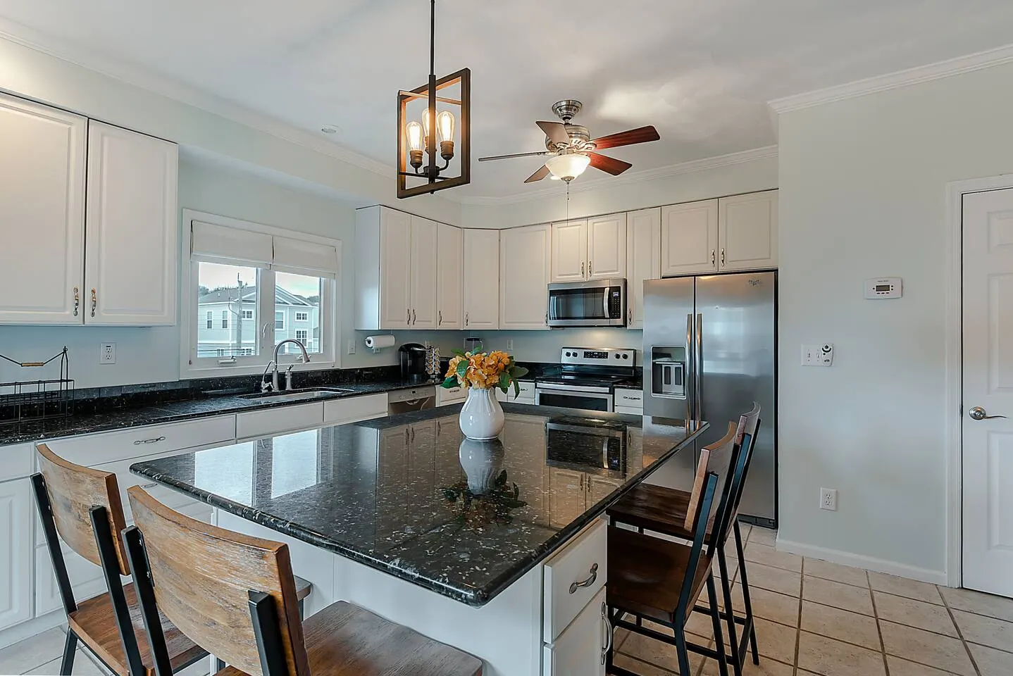 Chic’s Beach Home Sleeps 12 + 30 Day Stay 18