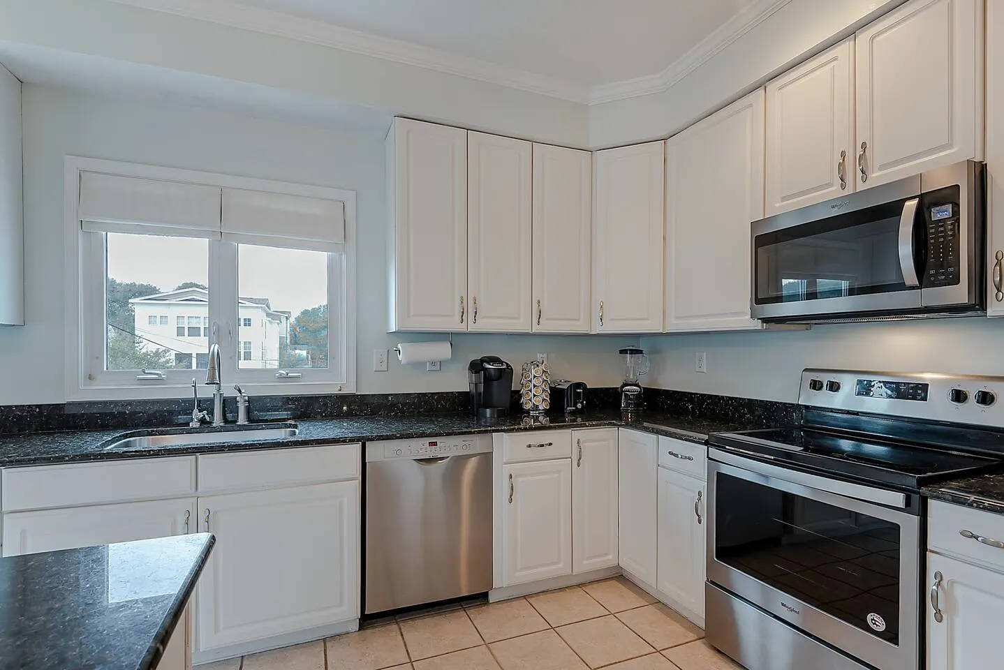 Chic’s Beach Home Sleeps 12 + 30 Day Stay 19