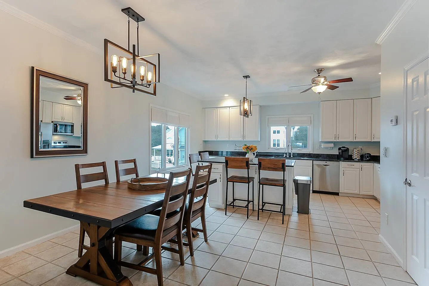 Chic’s Beach Home Sleeps 12 + 30 Day Stay 20