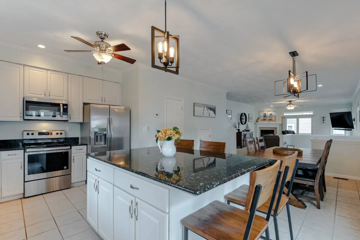 Chic’s Beach Home | Sleeps 12 + 30 Day Stay — photo 4
