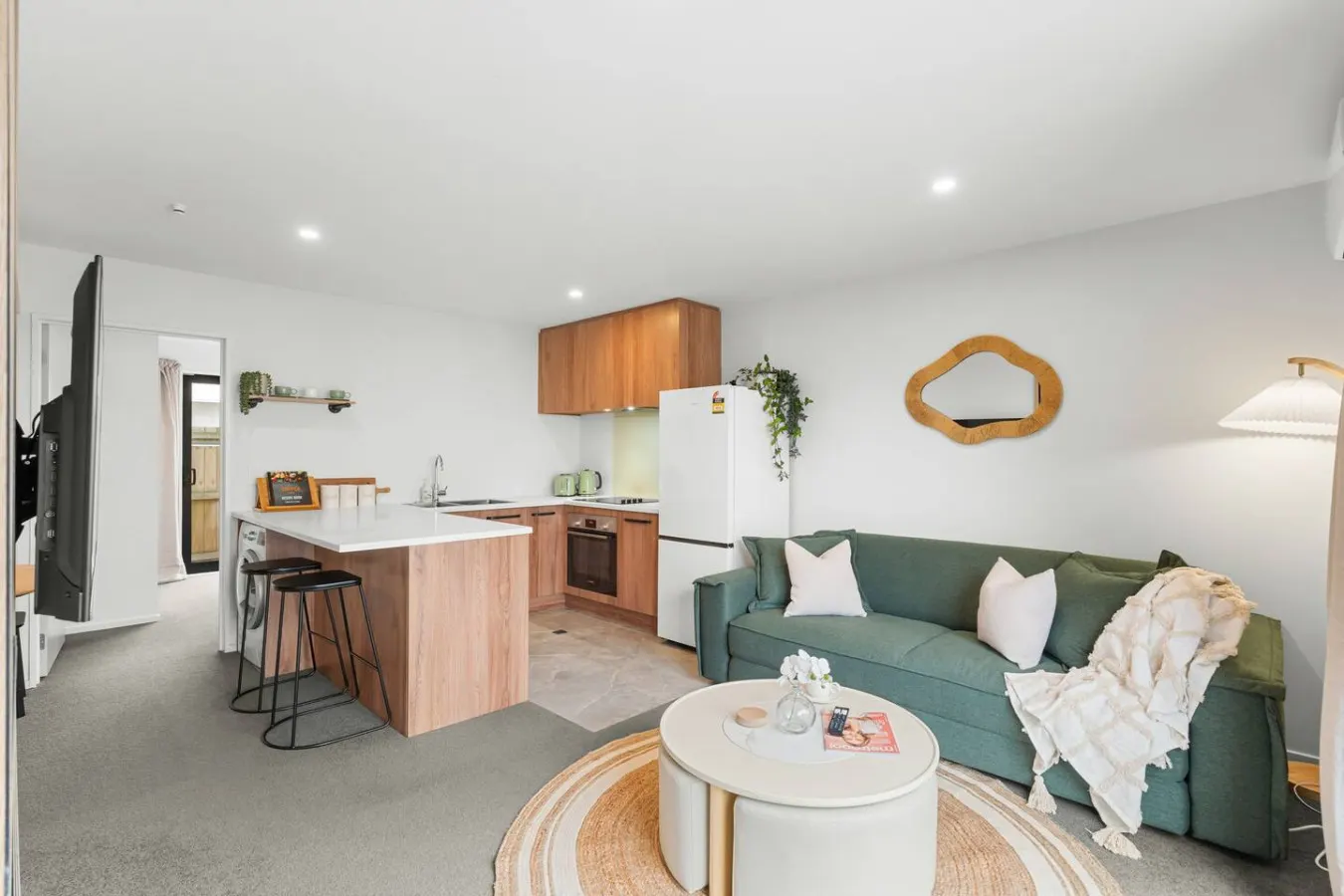 Modern 3 Ensuite CBD with Carpark -walk to Stadium