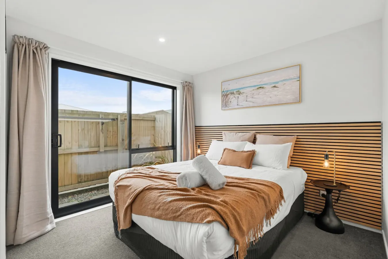 Modern 3 Ensuite CBD with Carpark -walk to Stadium 2