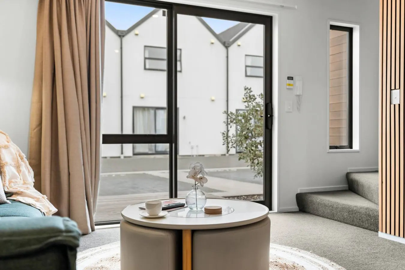 Modern 3 Ensuite CBD with Carpark -walk to Stadium 9