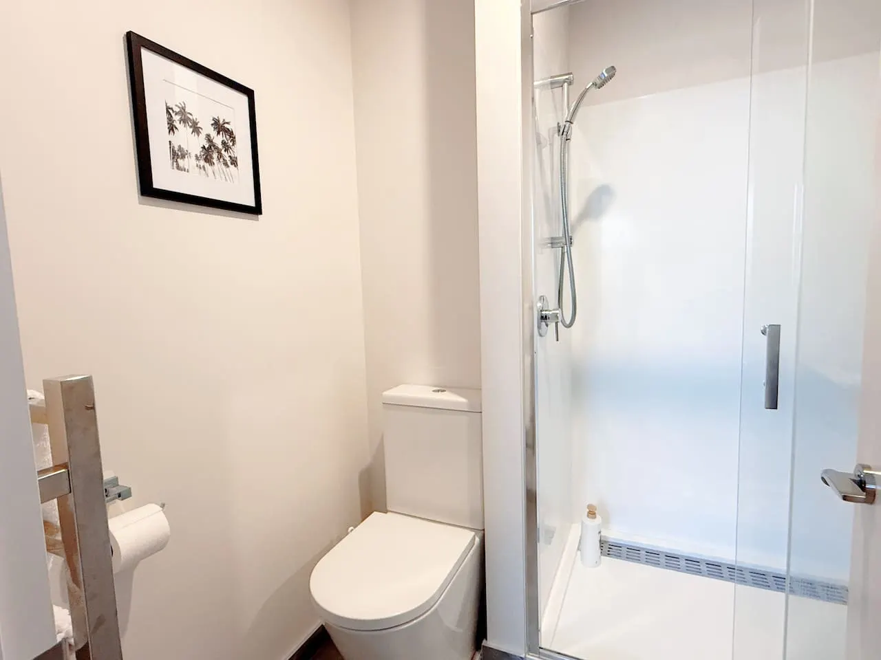Modern 3 Ensuite CBD with Carpark -walk to Stadium 11