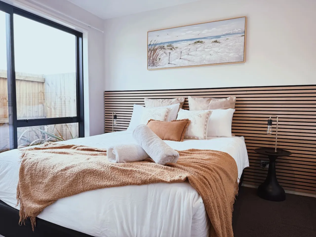 Modern 3 Ensuite CBD with Carpark -walk to Stadium 12