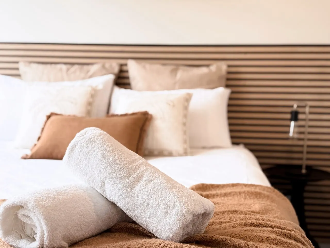 Modern 3 Ensuite CBD with Carpark -walk to Stadium 13