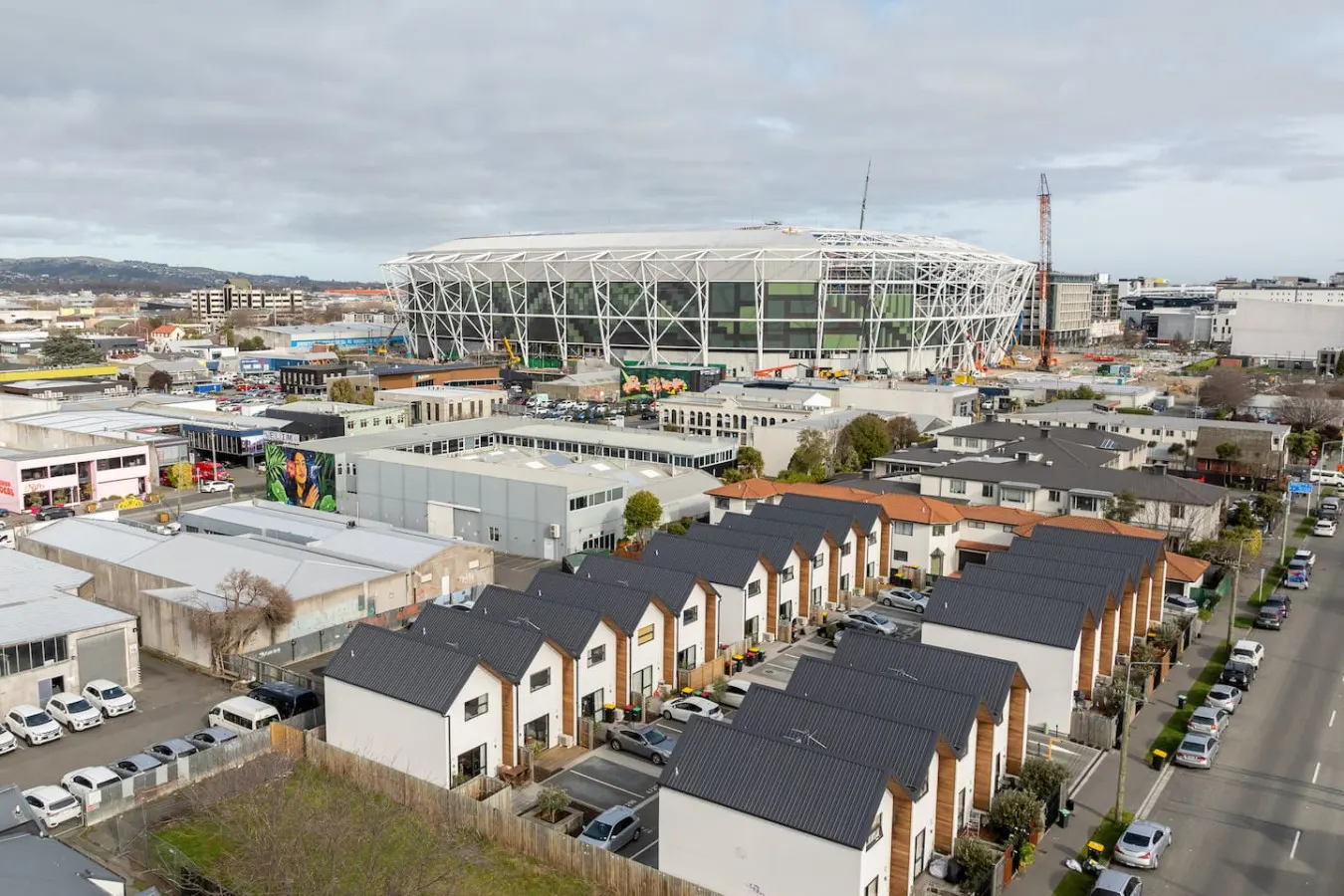 Modern 3 Ensuite CBD with Carpark -walk to Stadium 16