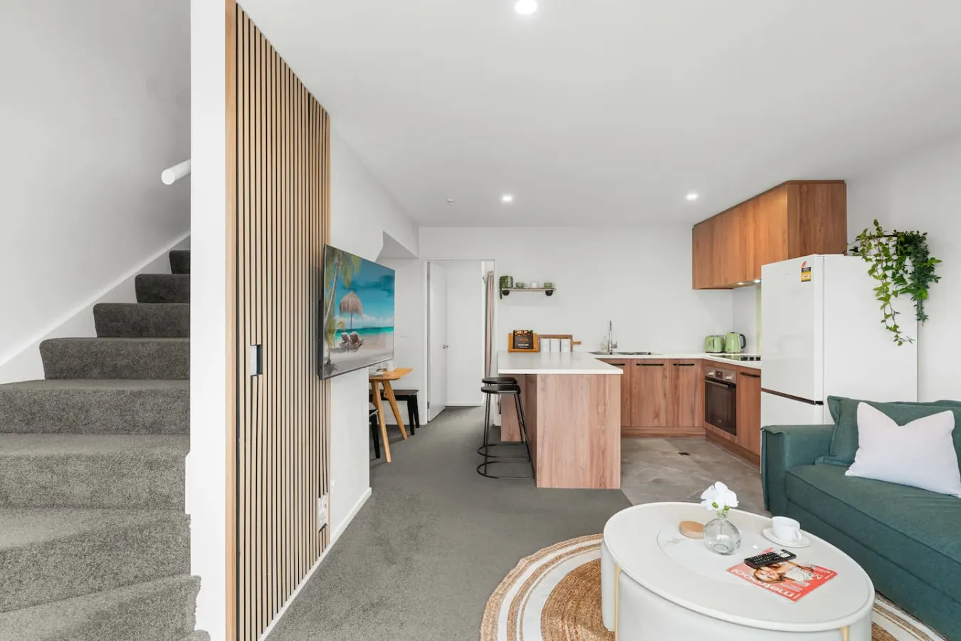 Modern 3 Ensuite CBD with Carpark -walk to Stadium 17