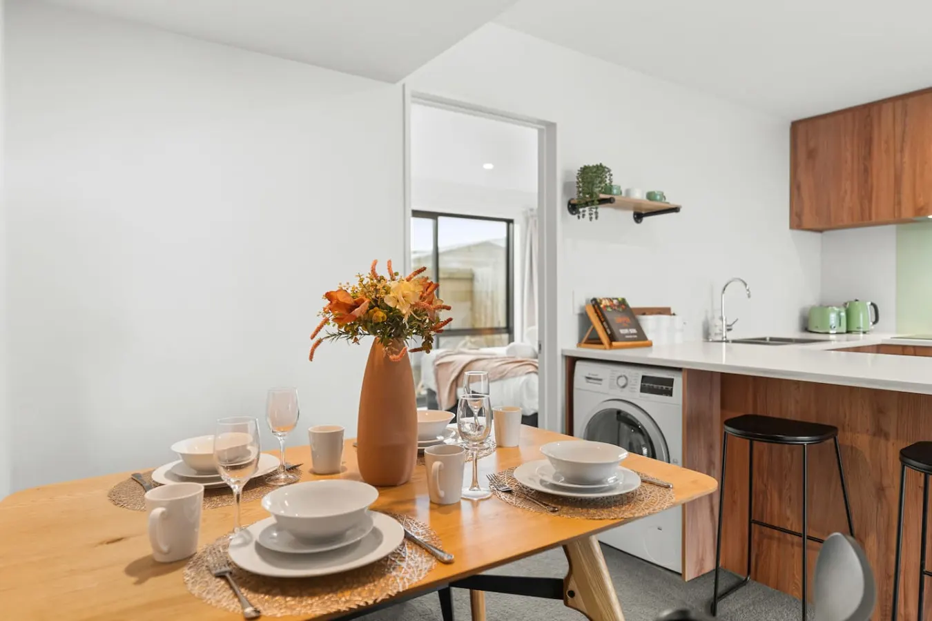 Modern 3 Ensuite CBD with Carpark -walk to Stadium 3