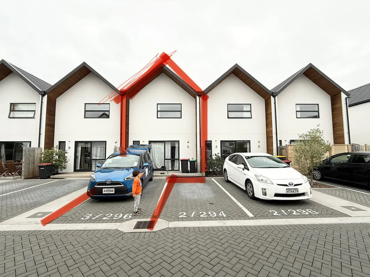 Modern 3 Ensuite CBD with Carpark -walk to Stadium 5