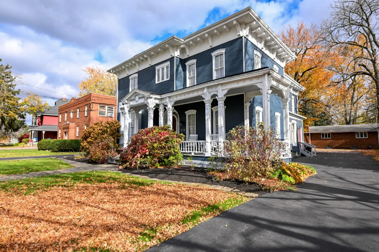 Luxurious Historic Victorian on Millionaire's Row — photo 2