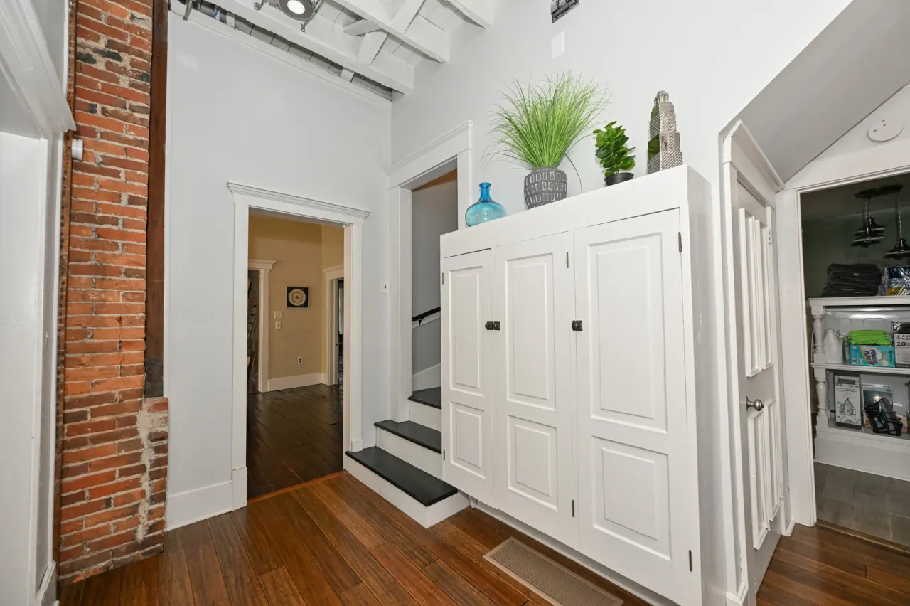 Luxurious Historic Victorian on Millionaire's Row — photo 4