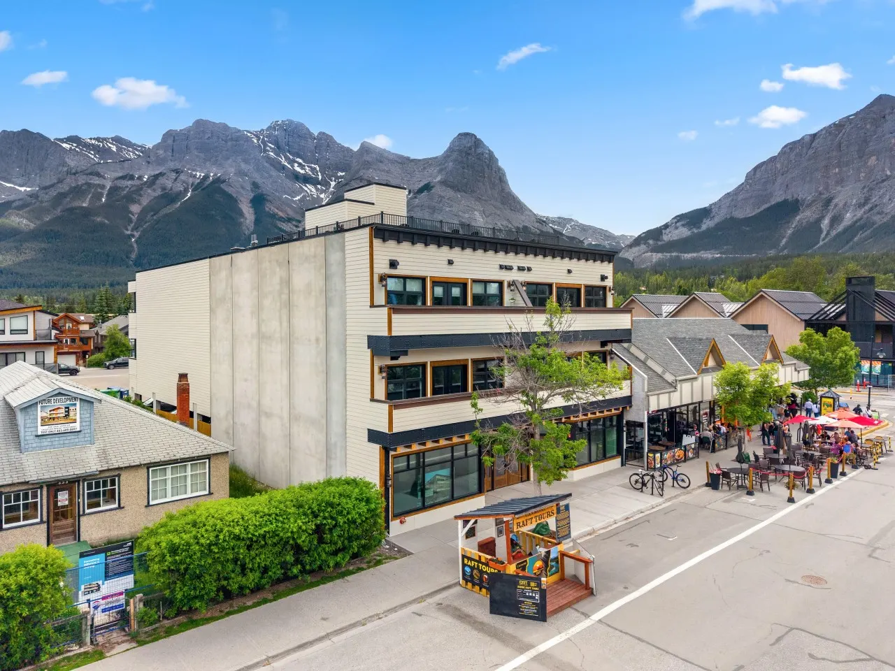Main Street Condo with Rooftop Patio Access 11