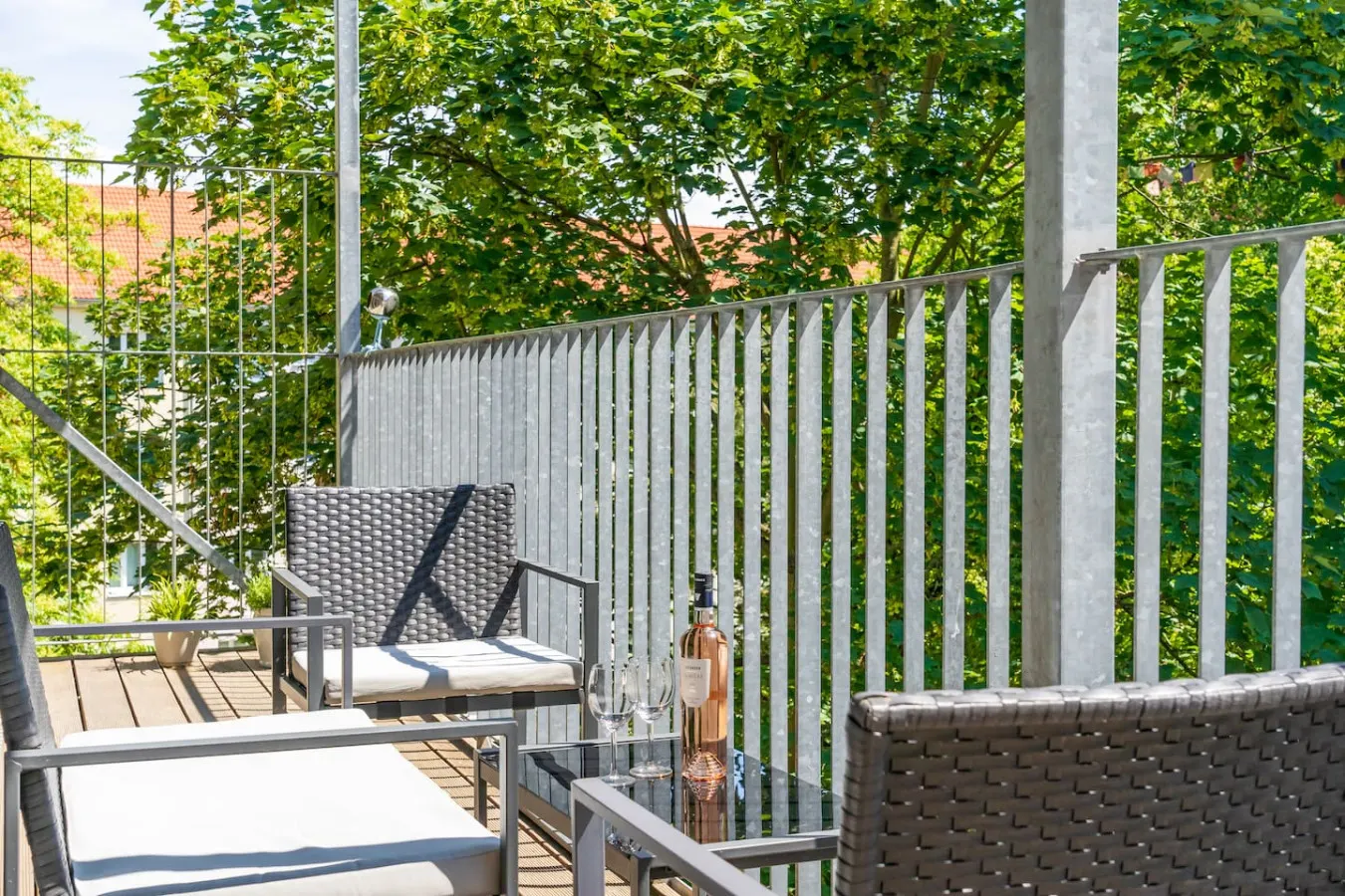 Bright Apartment with Balcony in Prenzlauer Berg 12