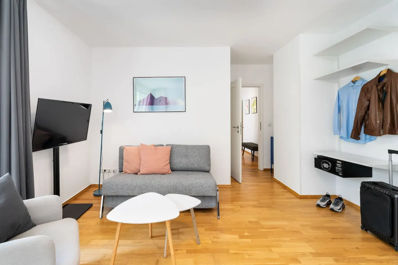 Bright Apartment with Balcony in Prenzlauer Berg — photo 3