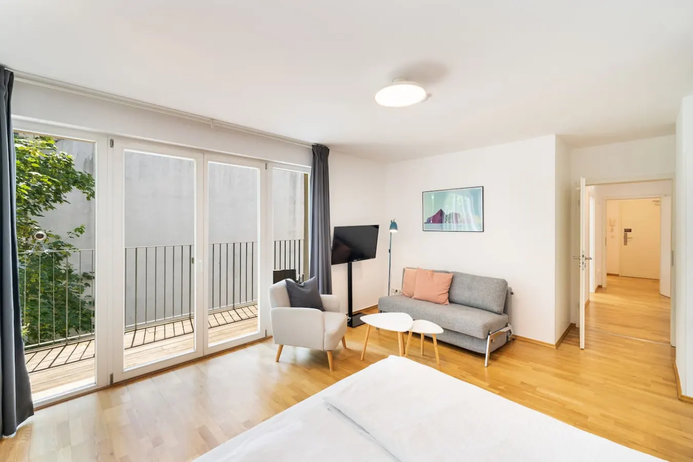 Bright Apartment with Balcony in Prenzlauer Berg — photo 4
