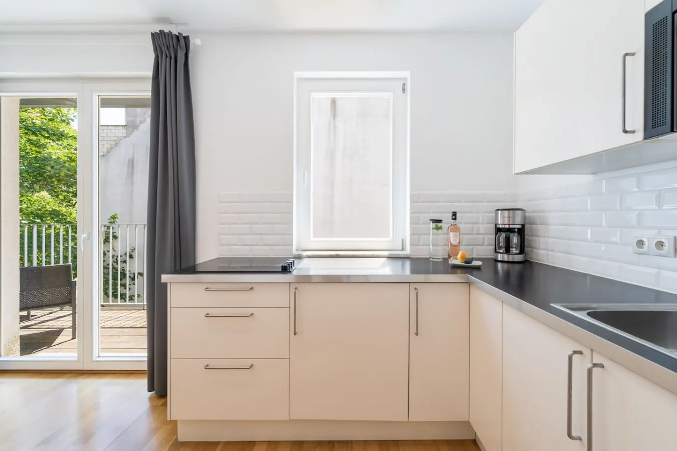 Bright Apartment with Balcony in Prenzlauer Berg 8