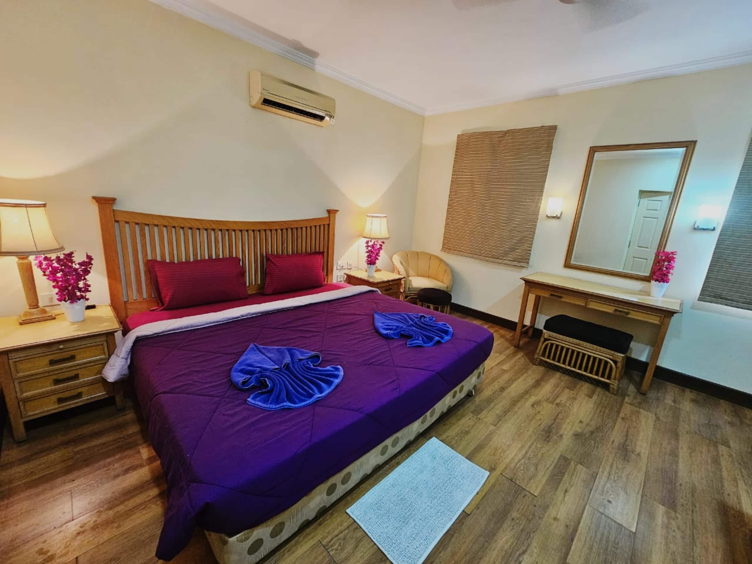 Golden Sands: Peaceful Lovers Beach Escape 25