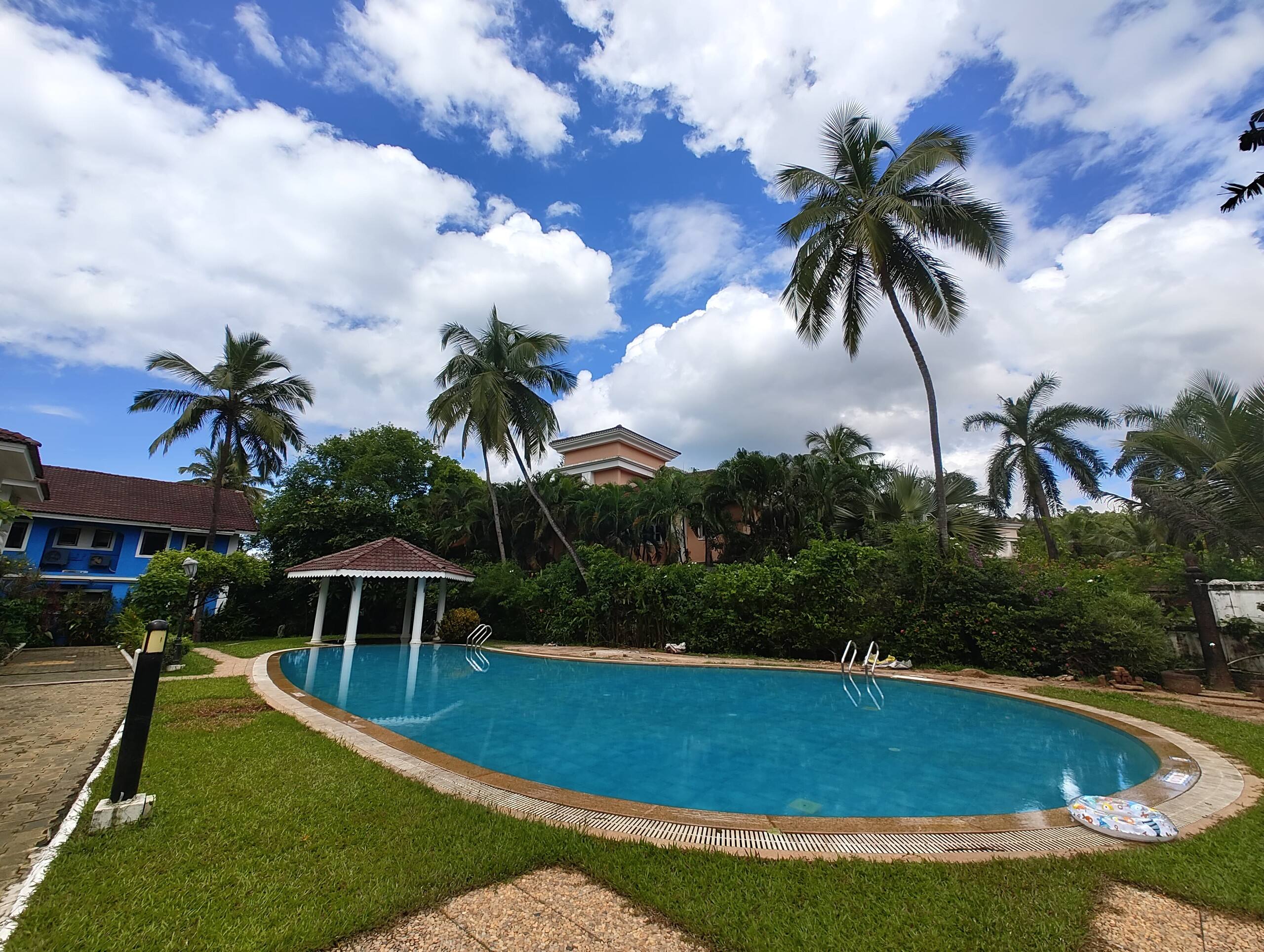 Golden Sands: Peaceful Lovers Beach Escape 1