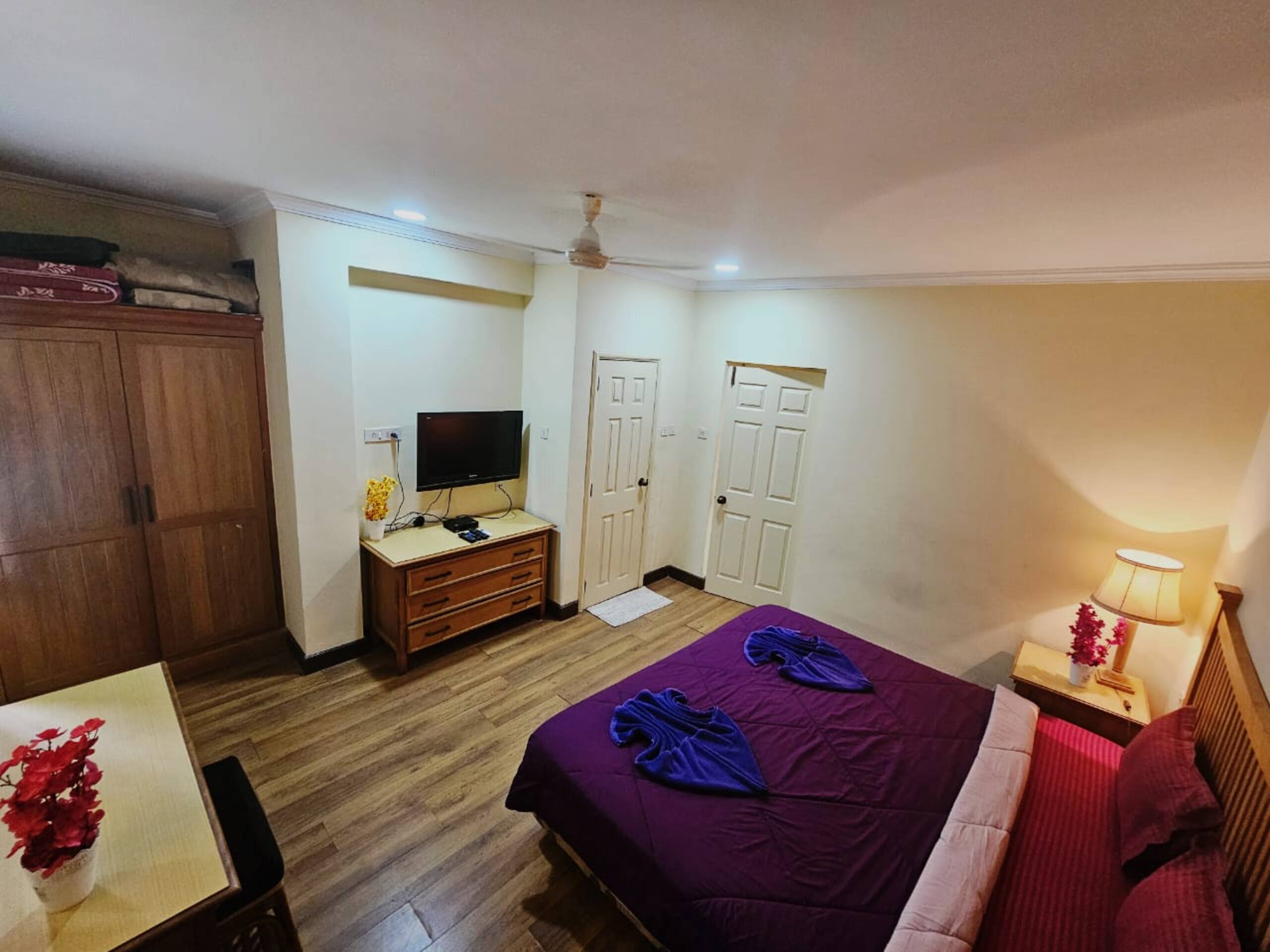Golden Sands: Peaceful Lovers Beach Escape 27