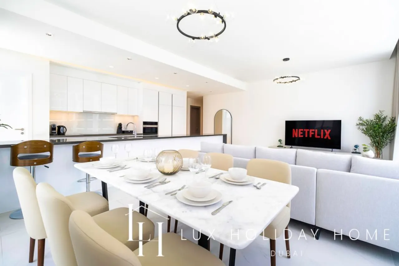 LUX The Burj Khalifa Lagoon View Suite 2 12