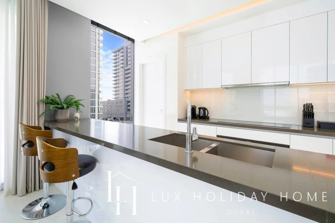 LUX The Burj Khalifa Lagoon View Suite 2 14
