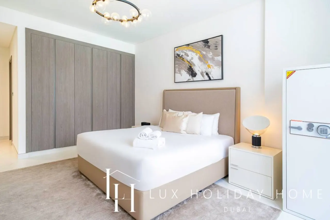 LUX The Burj Khalifa Lagoon View Suite 2 16