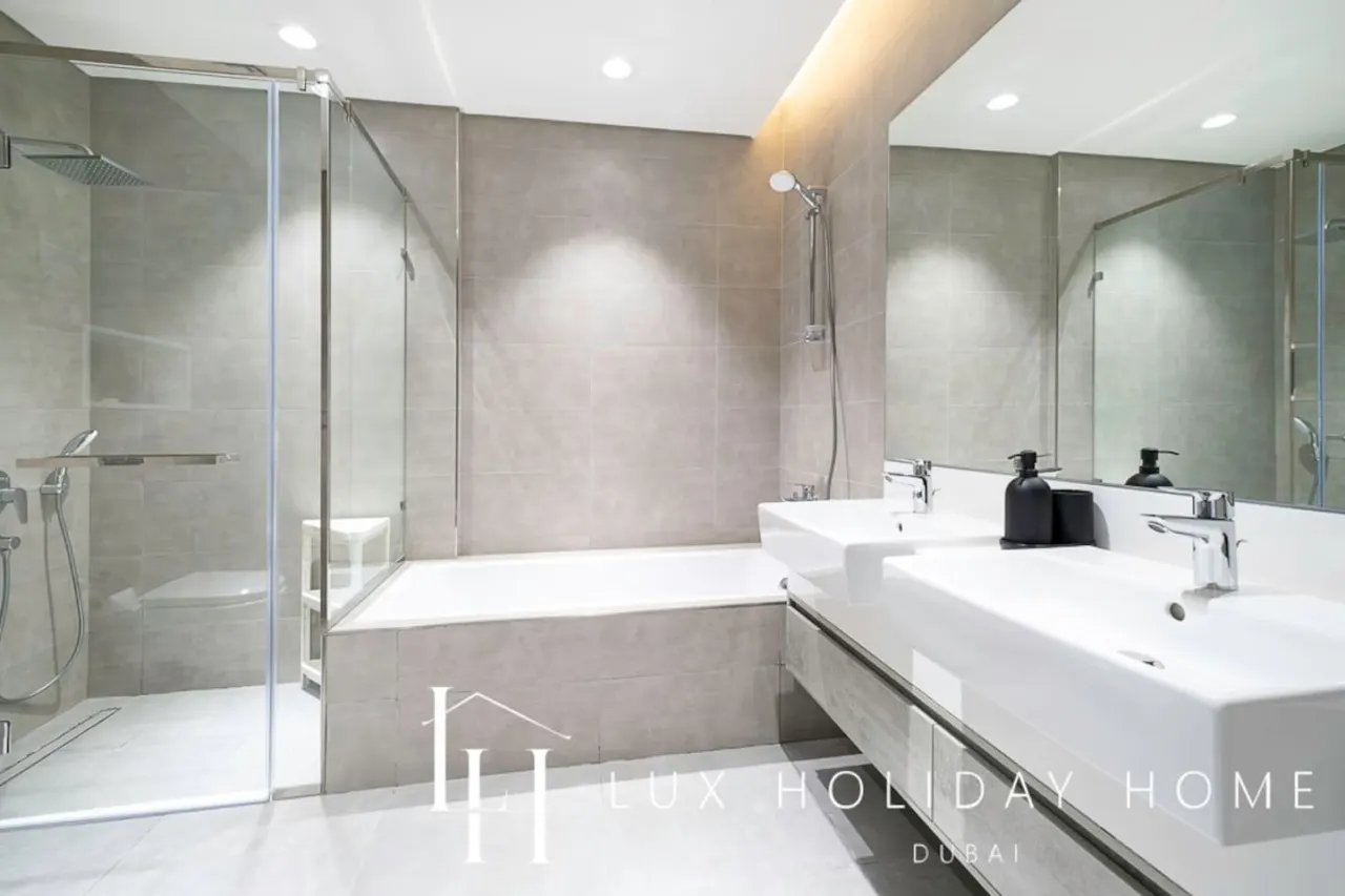 LUX The Burj Khalifa Lagoon View Suite 2 18