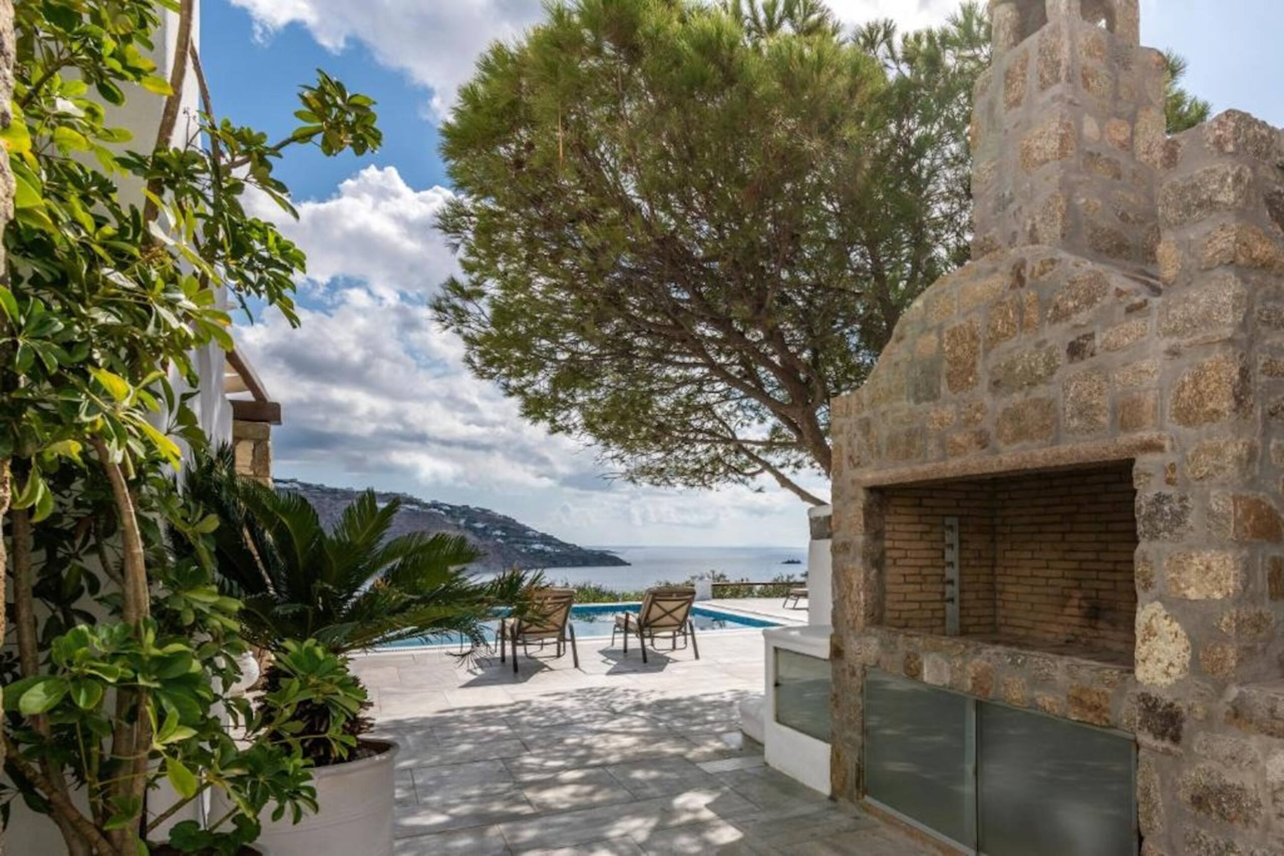 Archon Villa: 4BR Seaside, Olympic Pool 26