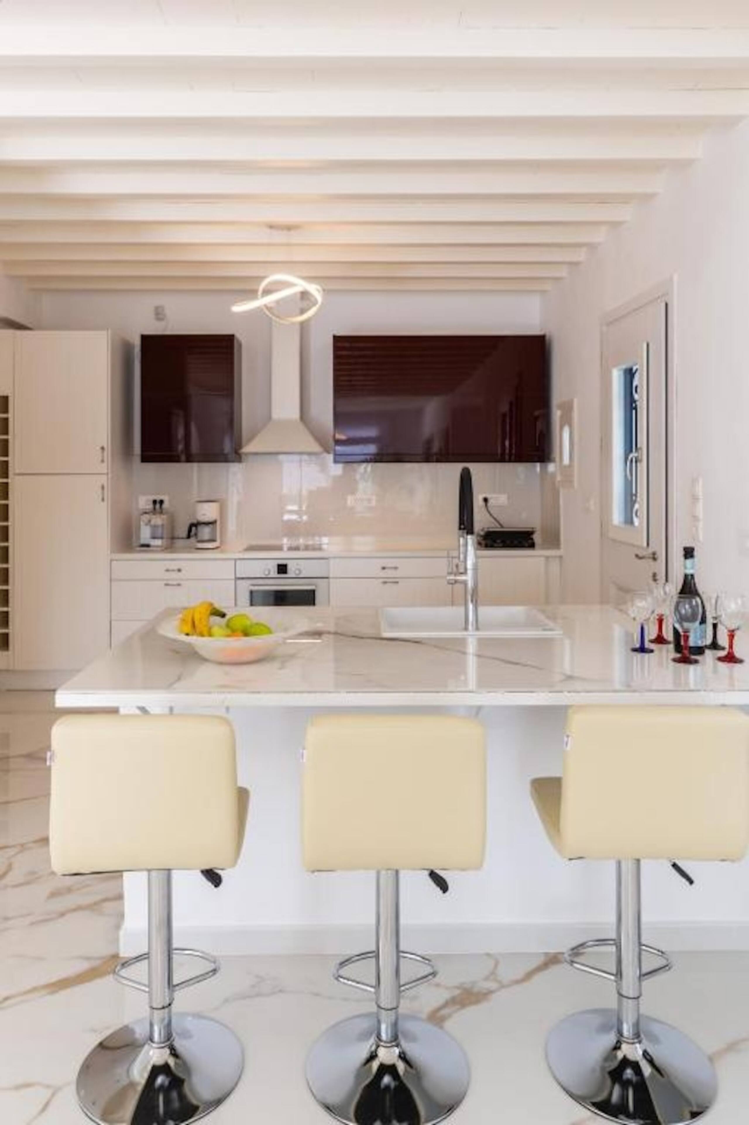 Archon Villa: 4BR Seaside, Olympic Pool 12